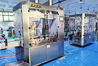 瓶裝粉劑灌裝旋蓋生產(chǎn)線車間實(shí)拍